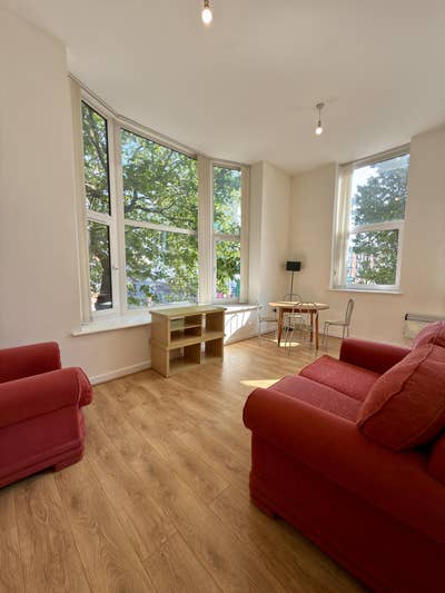 Modern Two-Bedroom Flat in Liverpool Main Photo