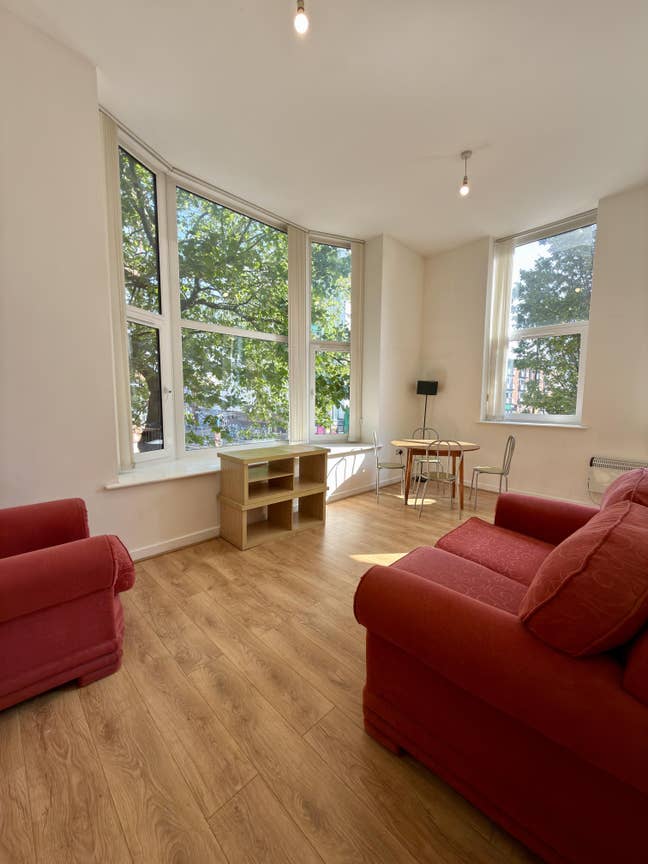 Modern Two-Bedroom Flat in Liverpool Main Photo