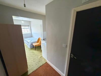 DSS-Studio Flat Available in Norbury Merton SW16 Main Photo