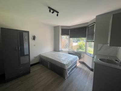 DSS-Studio Flat Available in Surbiton Kingston KT6 Main Photo