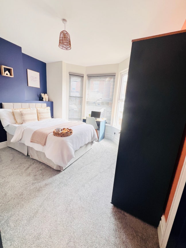 Beautiful Ensuite Room Near Marina & Town Main Photo