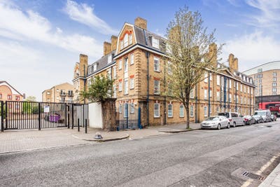 Fantastic one bed flat with Parking space, E2 Main Photo