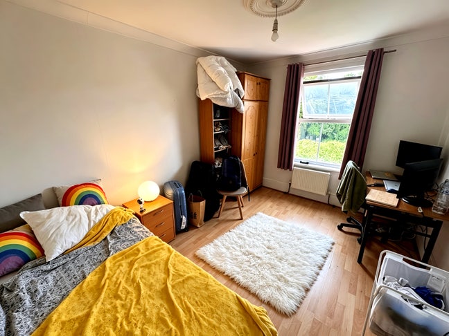 Supreme Room - 1min to Tube - Vibrant Area Main Photo