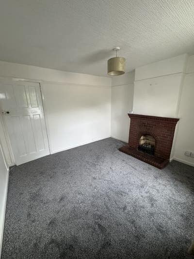 3-Bed room property available close to station  Main Photo