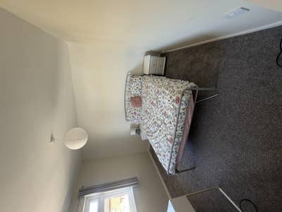 Double room in quiet area with great links Main Photo