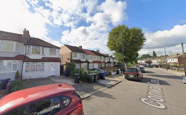 DSS-Studio Flat Available in Greenford Ealing UB6 Main Photo