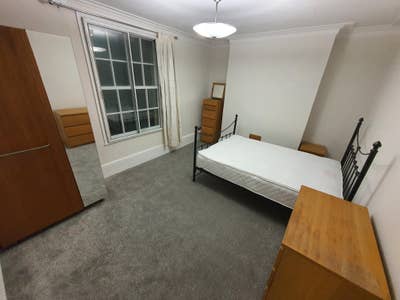 Large Double Room Near Town Centre Main Photo