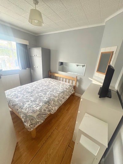 Large double room/bills Inc./Only 1 housemate   Main Photo