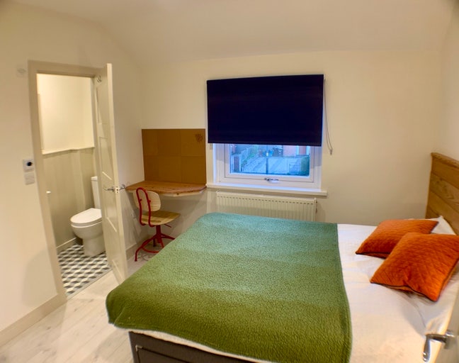 En-suites*Garden*Weekly cleaner*No deposit*Parking Main Photo