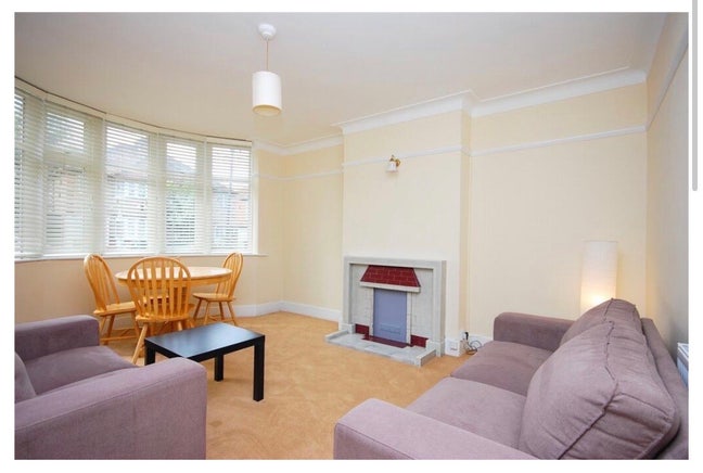 Double furnished bedroom in a creative houseshare Main Photo