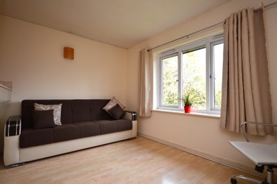 Double Bedroom Apartment - Bow Main Photo
