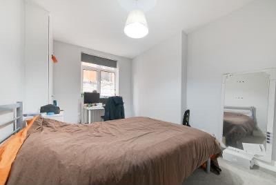 Double Room in 3 bed flat Main Photo