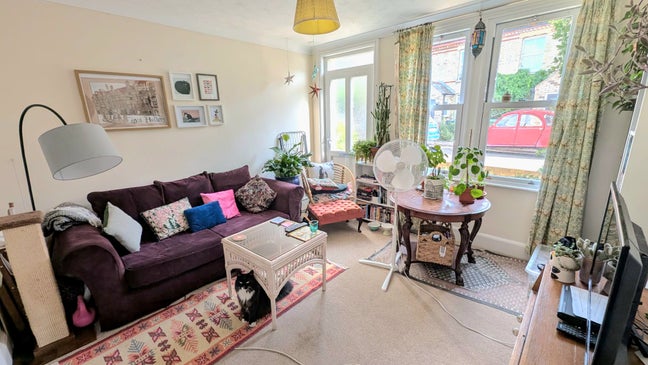 Beautiful spacious female houseshare close to Camb Main Photo