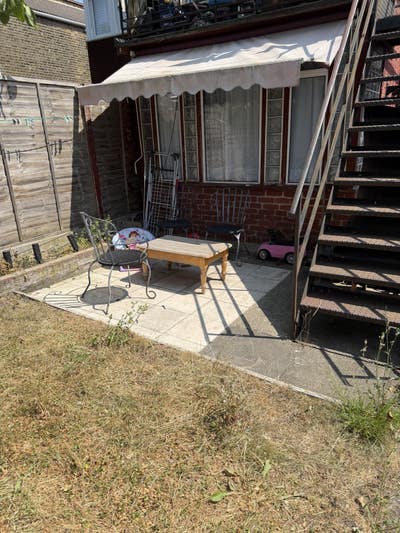 House close to central line Main Photo