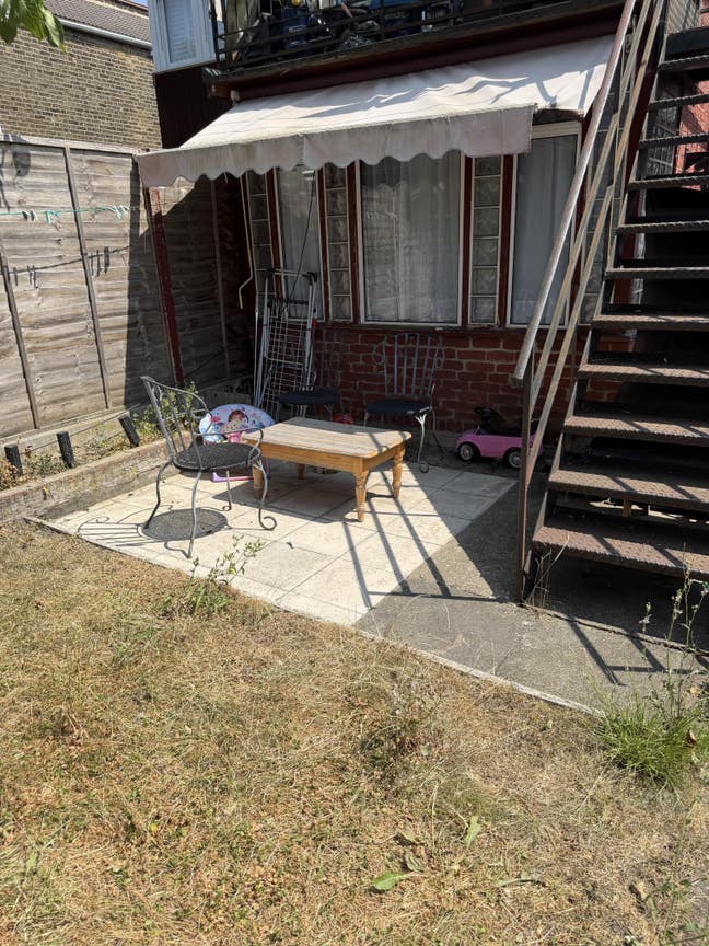 House close to central line Main Photo