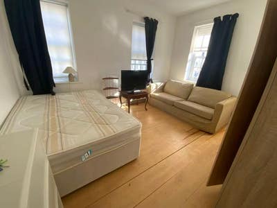 Bright Room in Quiet Westminster Location Main Photo