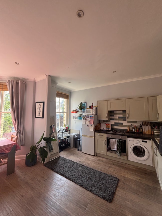 Double Room in Clapham North Main Photo