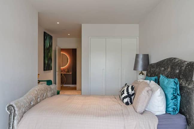 Luxury River View Ensuite with Gym & Swimming Pool Main Photo