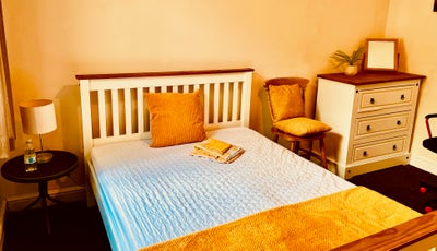 Spacious Double Room in a Quiet Professional House Main Photo