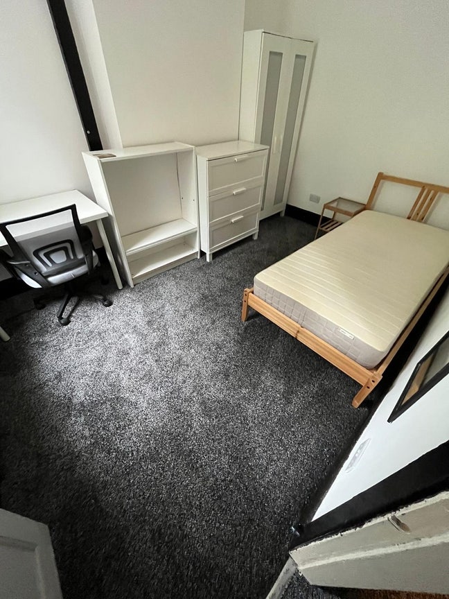 SNGL Room w all bills included - &pound;525 Main Photo