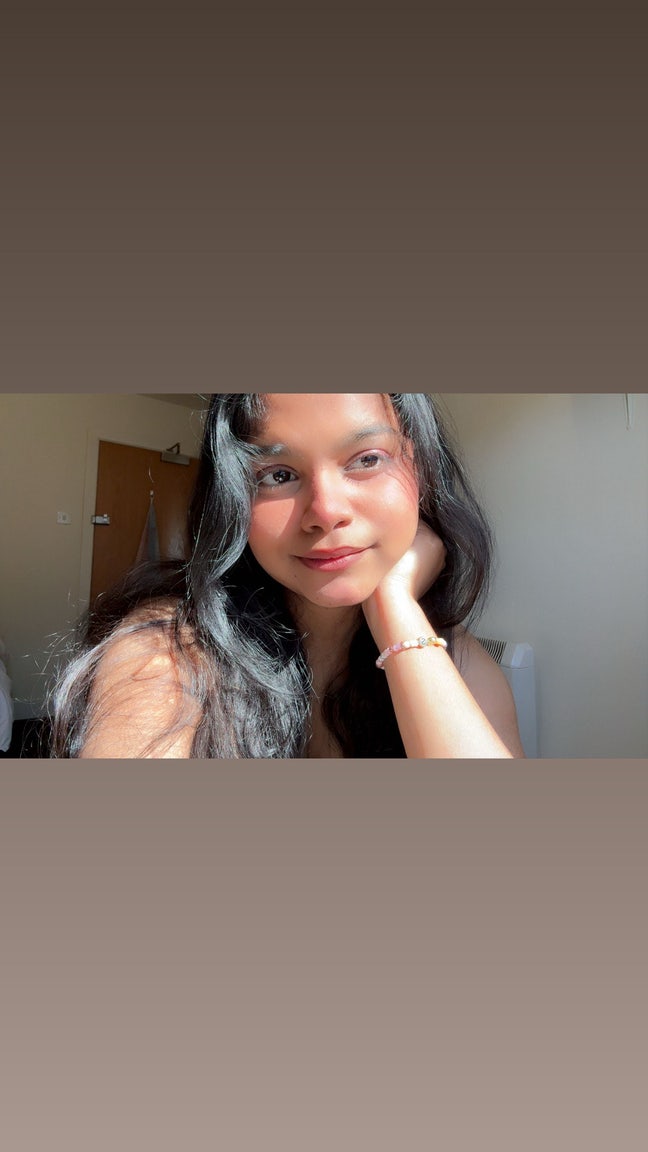 Hi everyone, I'm a 21-year-old international ... Main Photo