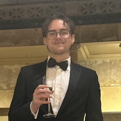 22 year old Male seeks a double room Main Photo
