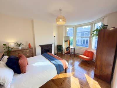 6-Bed Spacious House, Greenwich – Bills Included  Main Photo