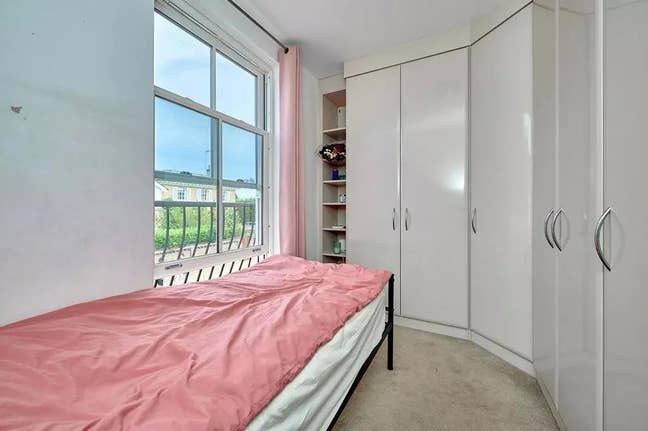 Two rooms in town center Main Photo