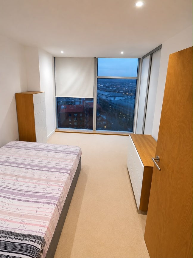 Double Bedroom Available Main Photo