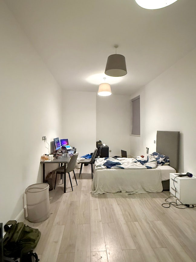 Huge en-suite with AC in Kensington High St Main Photo