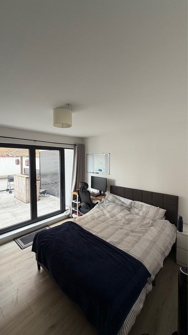 Spacious Room in Tooting - 1 minute walk to tube Main Photo