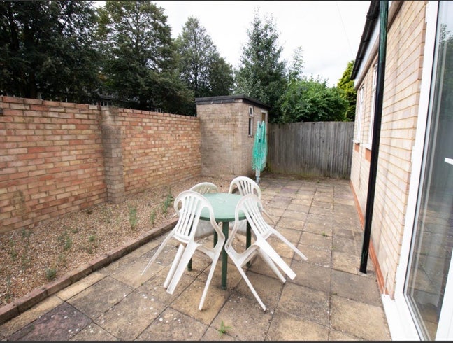 Nice 6 bedroom house for rent Main Photo