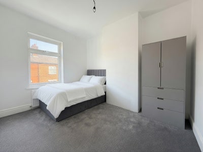 Modern Double Rooms | Near Trafford Centre Eccles Main Photo