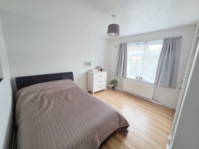 Newly Decorated Double – Professional Houseshare Main Photo