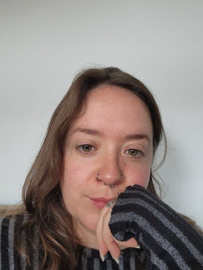 Professional Female seeks a double room Main Photo