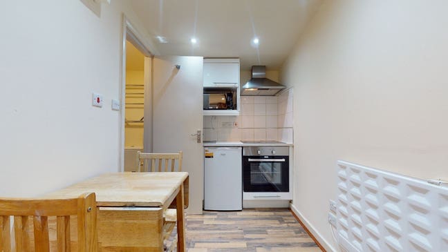 Most Bills Included-Studio Next to Kilburn Station Main Photo
