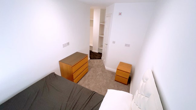 Lovely en-suite double room to rent in Neath hill Main Photo