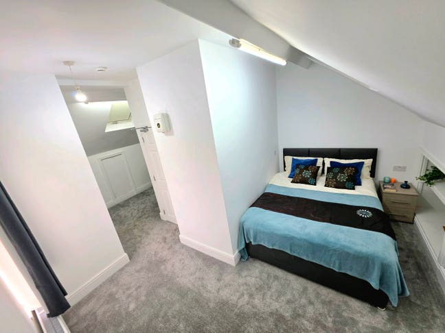 Ensuite room for a couple in DN4 Main Photo