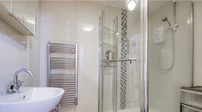 1 double bedroom, studio flat  Main Photo