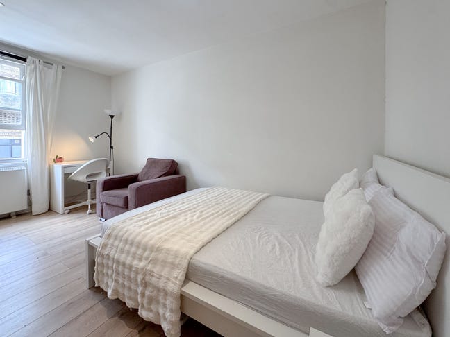 3 stunning doublerooms in Kensington Main Photo