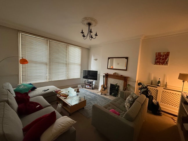 Spacious Room in Home w/ Garden Main Photo