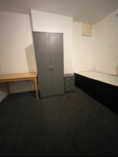 Spacious Double Room Birmingham Centrally Located Main Photo