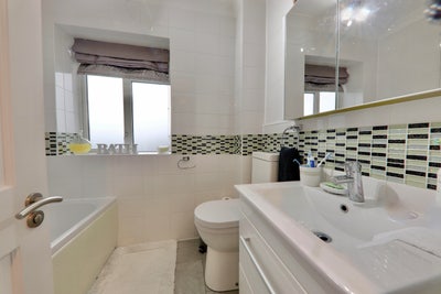 Room in  house Main Photo