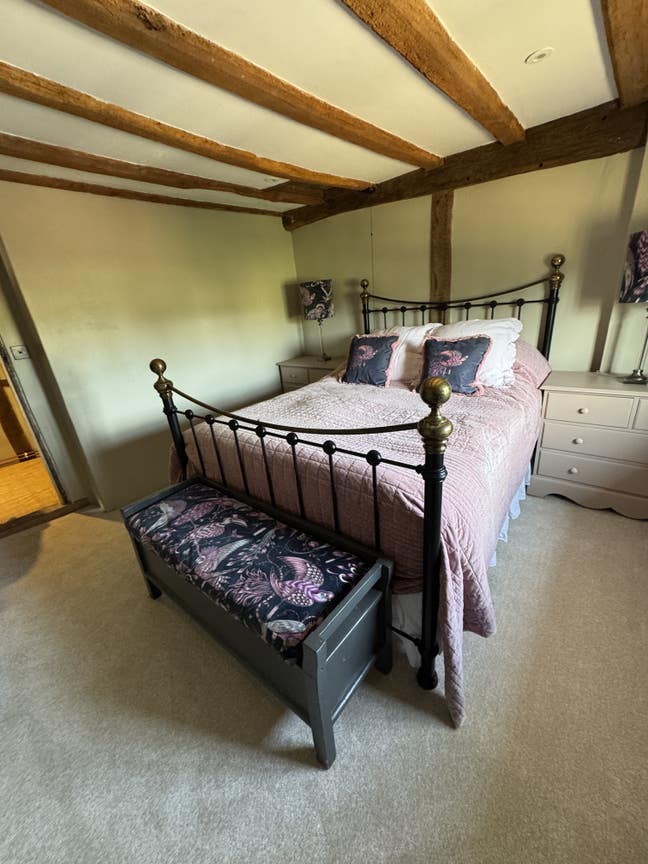 Double Bedroom En suite and Kitchen Snug Main Photo