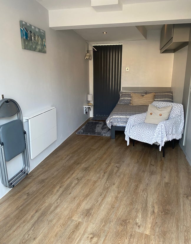 Self‑Contained Double Room – Newly Decorated Main Photo