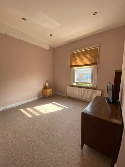 Single Female for Bright Double in East Barnet  Main Photo