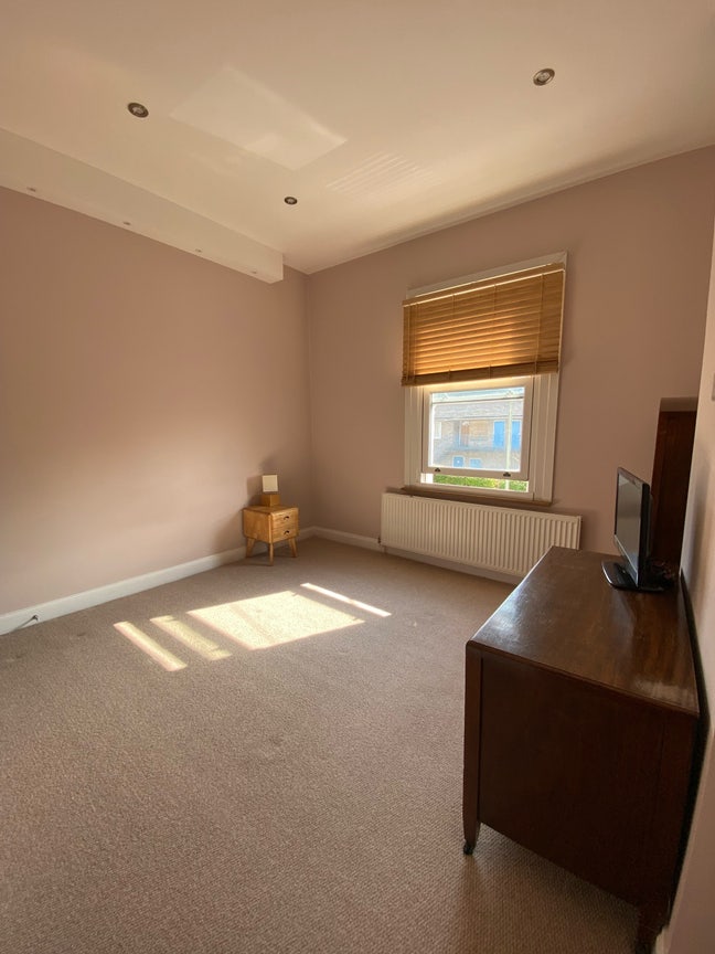 Single Female for Bright Double in East Barnet  Main Photo