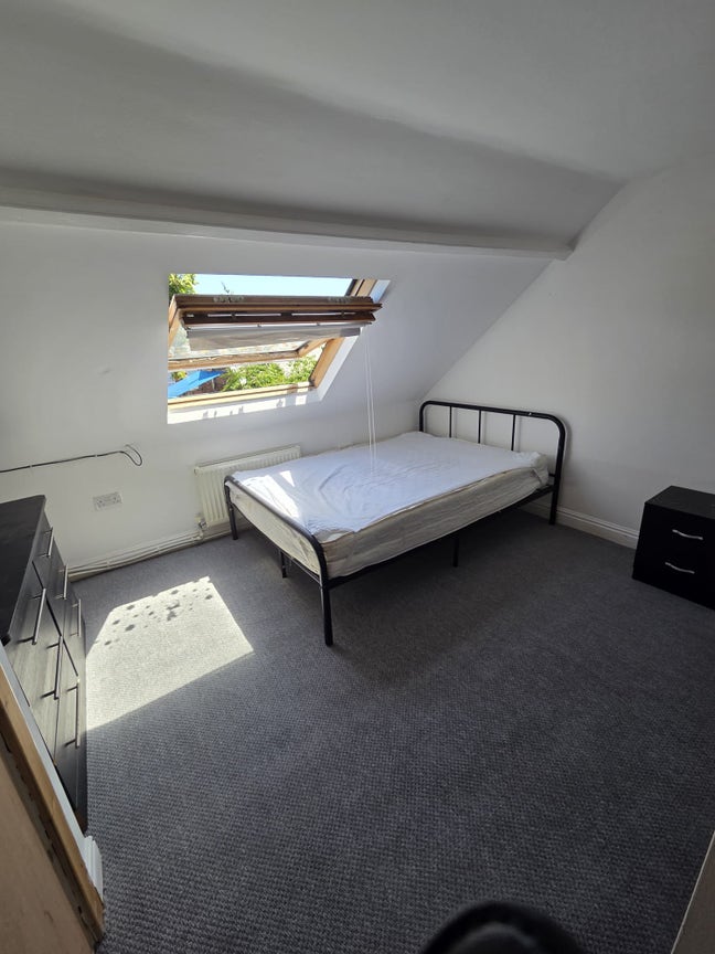 HU3 Large Double Room Ensuite &pound;120 per Week Main Photo