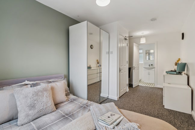 💸Modern Professional House share 🤝  Main Photo