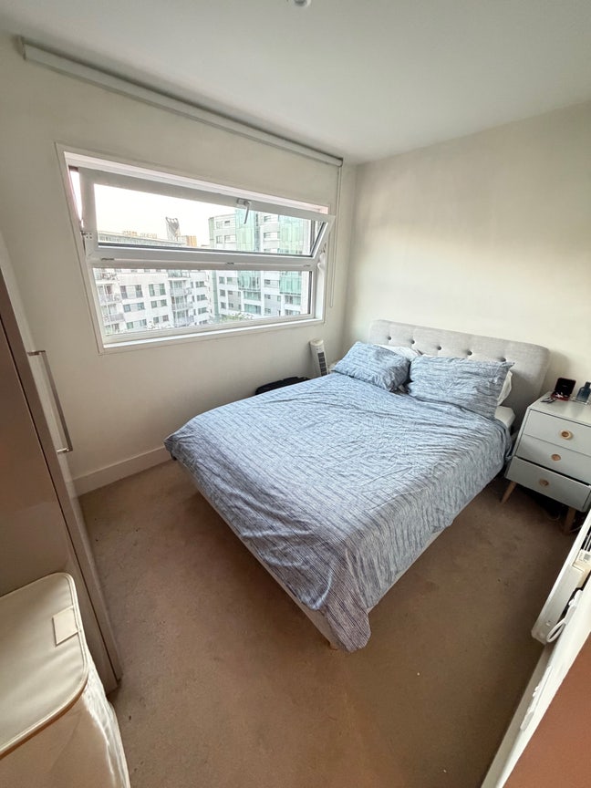 Double Room in Modern Flat Near London Bridge Main Photo